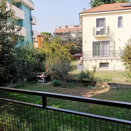 Tranquillo Bilocale Nel Quartiere Baggio Milão