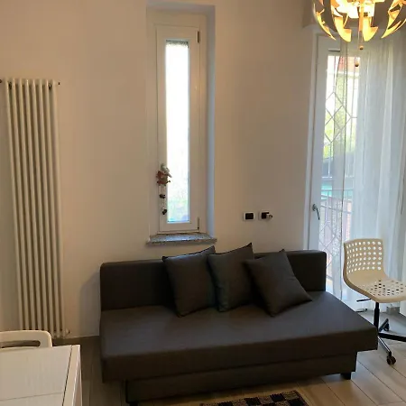 Tranquillo Bilocale Nel Quartiere Baggio Milão